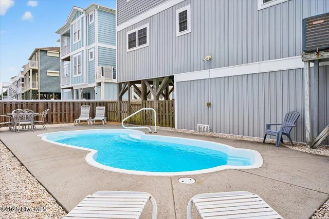 $1,298,000 | 327 East 1st Street, Ocean Isle Beach, NC 28469