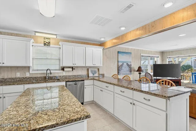 $1,298,000 | 327 East 1st Street, Ocean Isle Beach, NC 28469