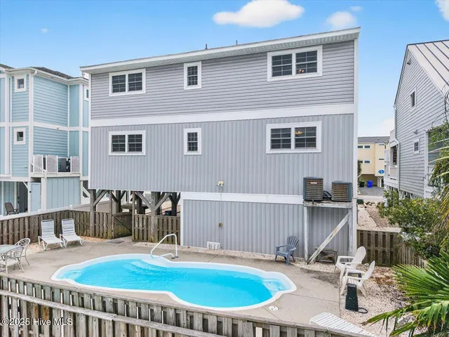 $1,298,000 | 327 East 1st Street, Ocean Isle Beach, NC 28469