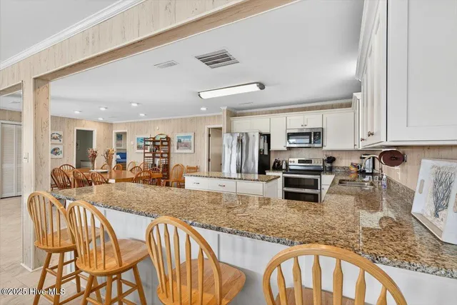 $1,298,000 | 327 East 1st Street, Ocean Isle Beach, NC 28469