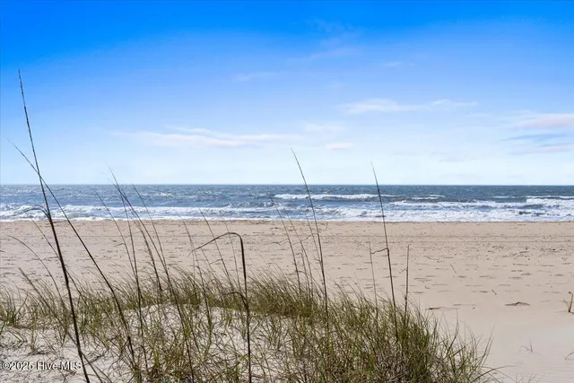 $1,298,000 | 327 East 1st Street, Ocean Isle Beach, NC 28469