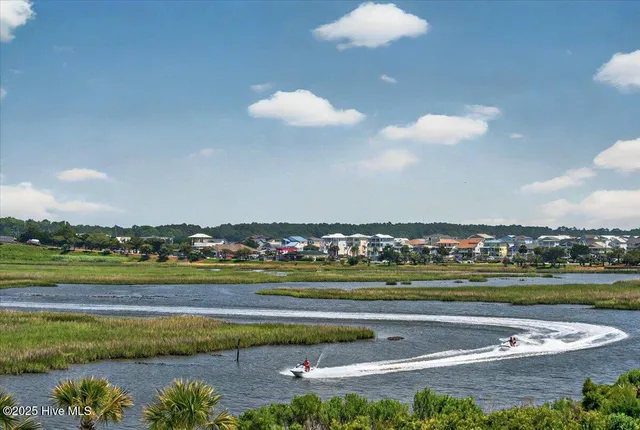 $1,298,000 | 327 East 1st Street, Ocean Isle Beach, NC 28469
