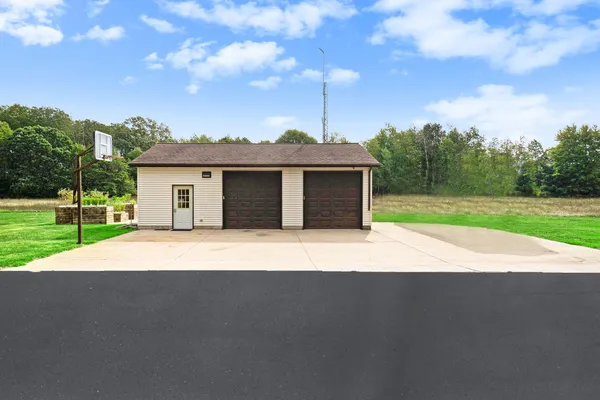 $1,000,000 | 5821 West 88th Street, Fremont, MI 49412