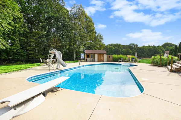 $1,000,000 | 5821 West 88th Street, Fremont, MI 49412