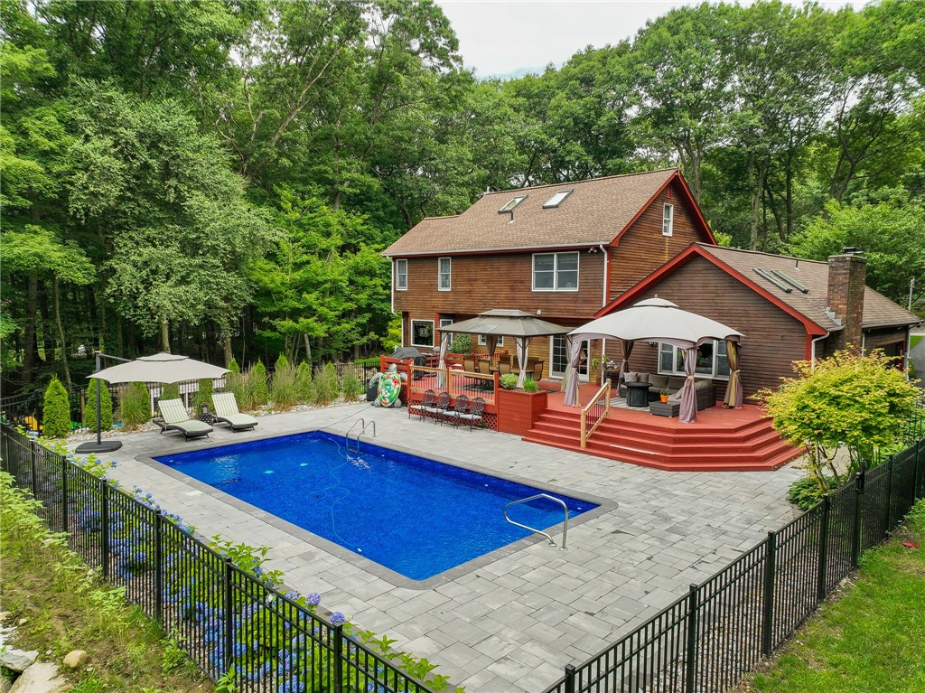 21 Gentry Way Scituate, RI 02857 - Photo 5 of 32