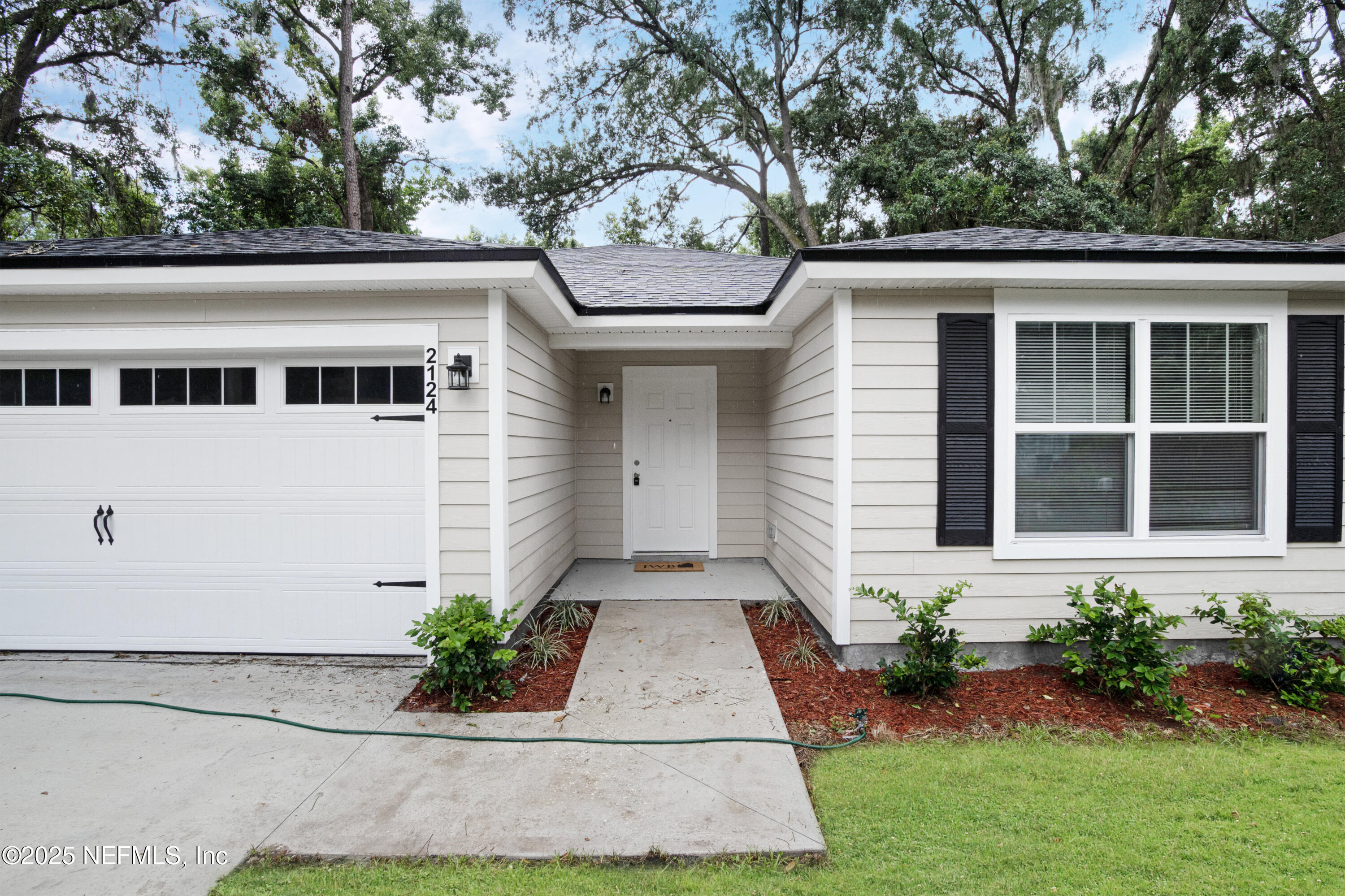 2124 Wright Avenue Jacksonville, FL 32207 - Photo 3 of 27 a front view of a house with garden