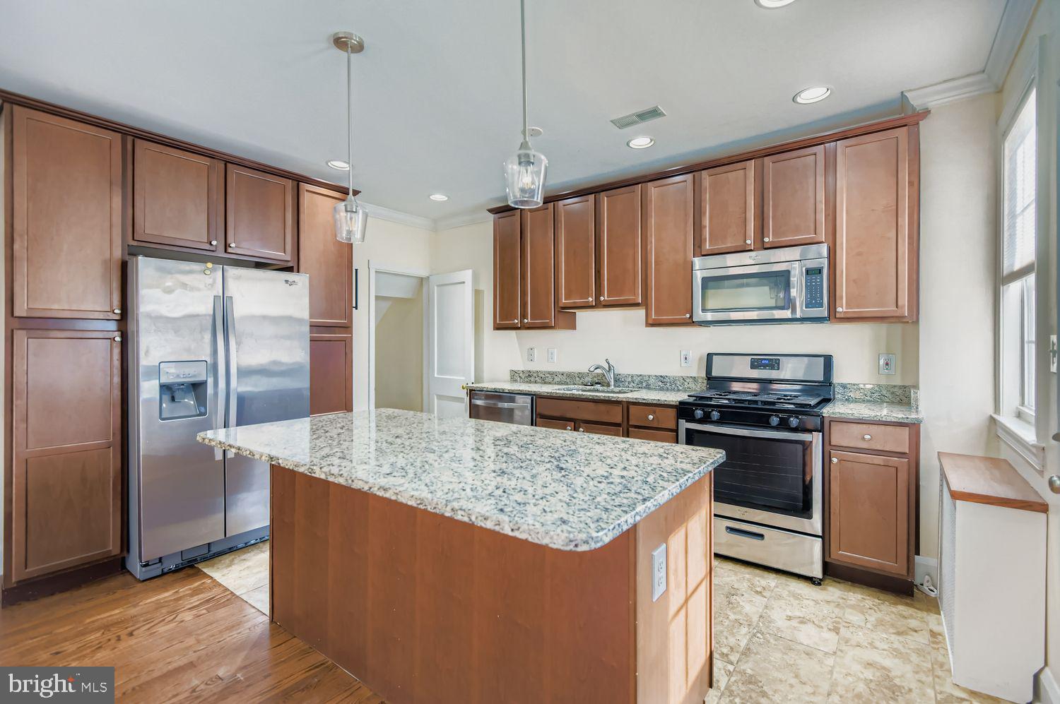 2901 Harview Avenue Baltimore, MD 21234 - Photo 11 of 28