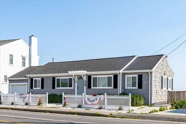 $2,700 | 490 Ocean Street, Unit 1, Marshfield, MA 02050