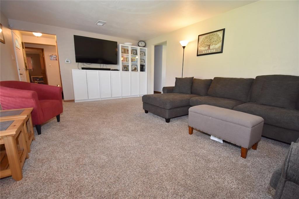 219 McConnell Road Canonsburg, PA 15317 - Photo 3 of 22 Living room