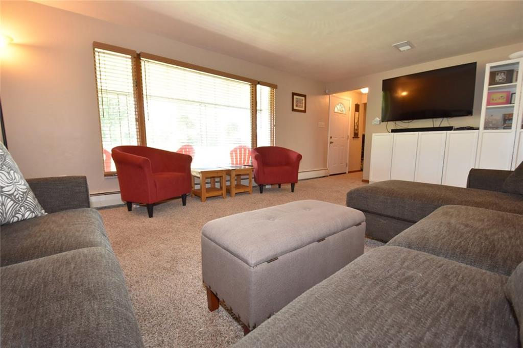 219 McConnell Road Canonsburg, PA 15317 - Photo 4 of 22 Bright Living room