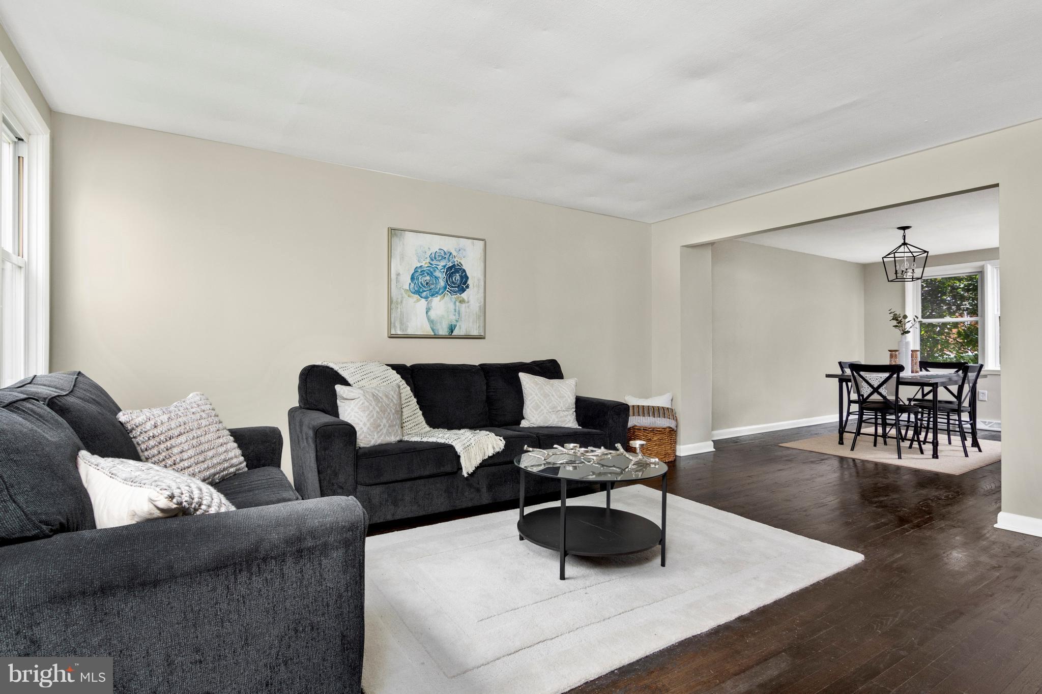 5524 Bucknell Road Baltimore, MD 21206 - Photo 12 of 27 Living Room