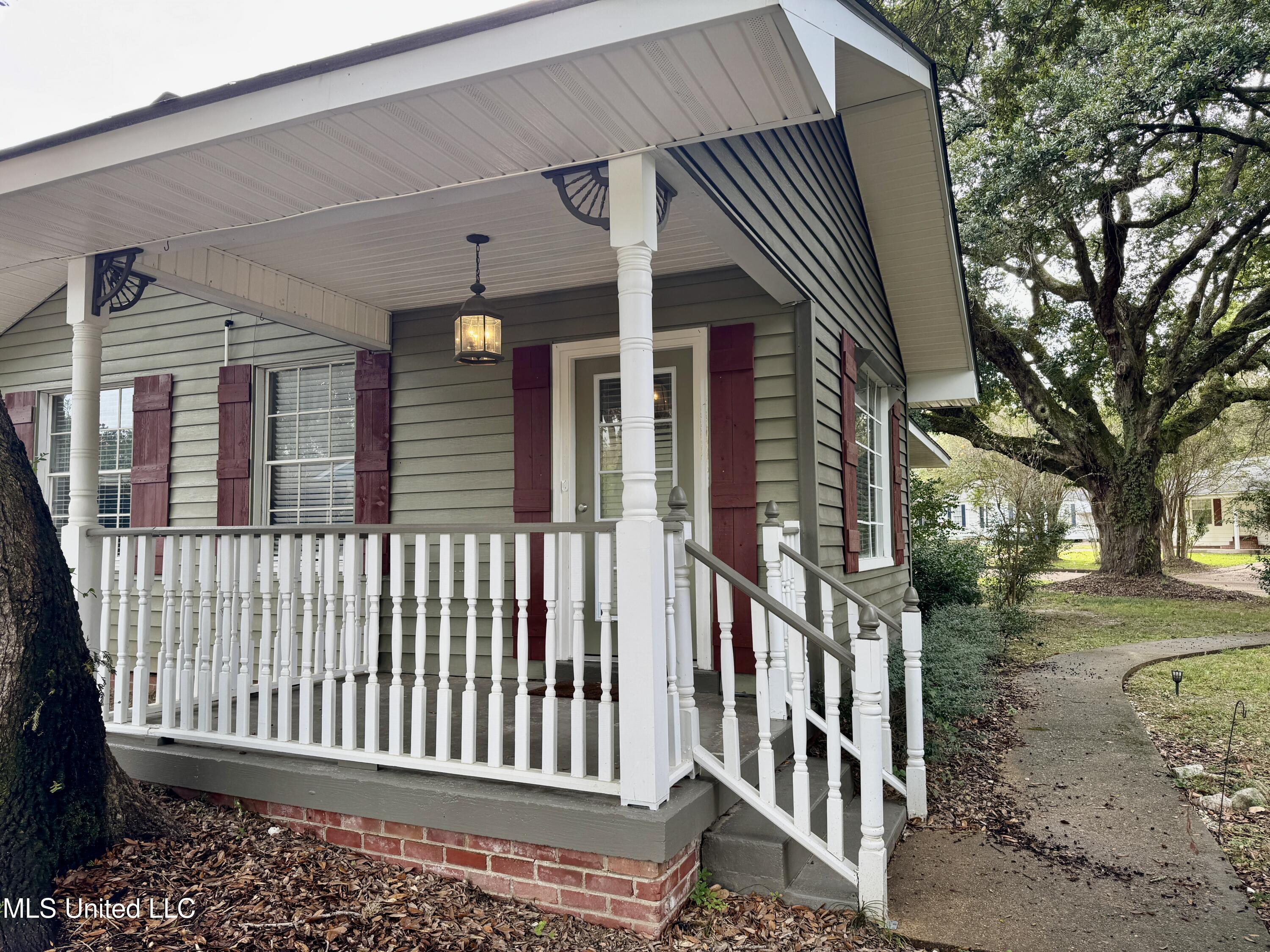1301 Westwood Road Natchez, MS 39120 - Photo 3 of 25 IMG_5629