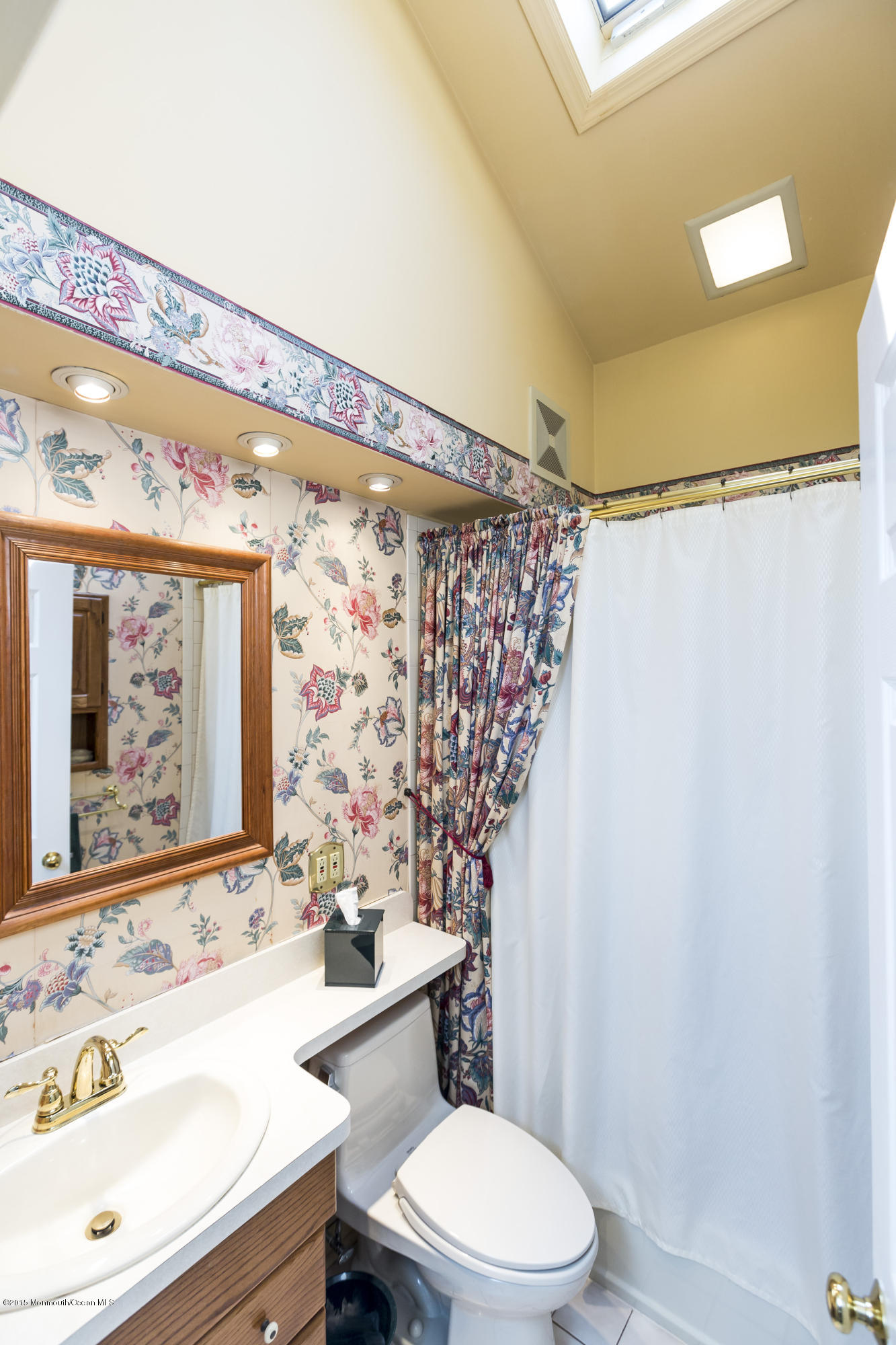 39 Monroe Street Keyport, NJ 07735 - Photo 12 of 27 Main Bathroom