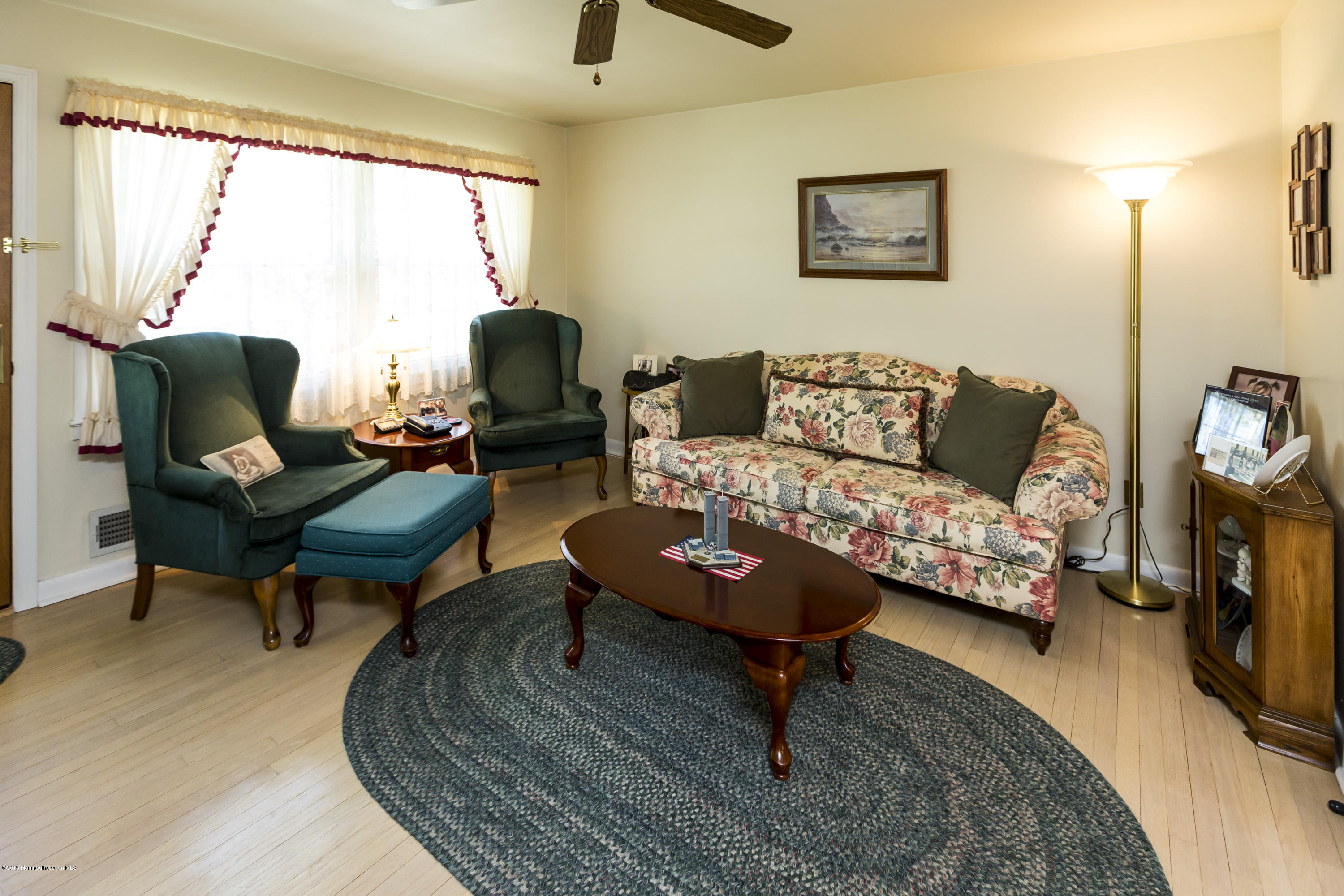 39 Monroe Street Keyport, NJ 07735 - Photo 4 of 27 Living Room