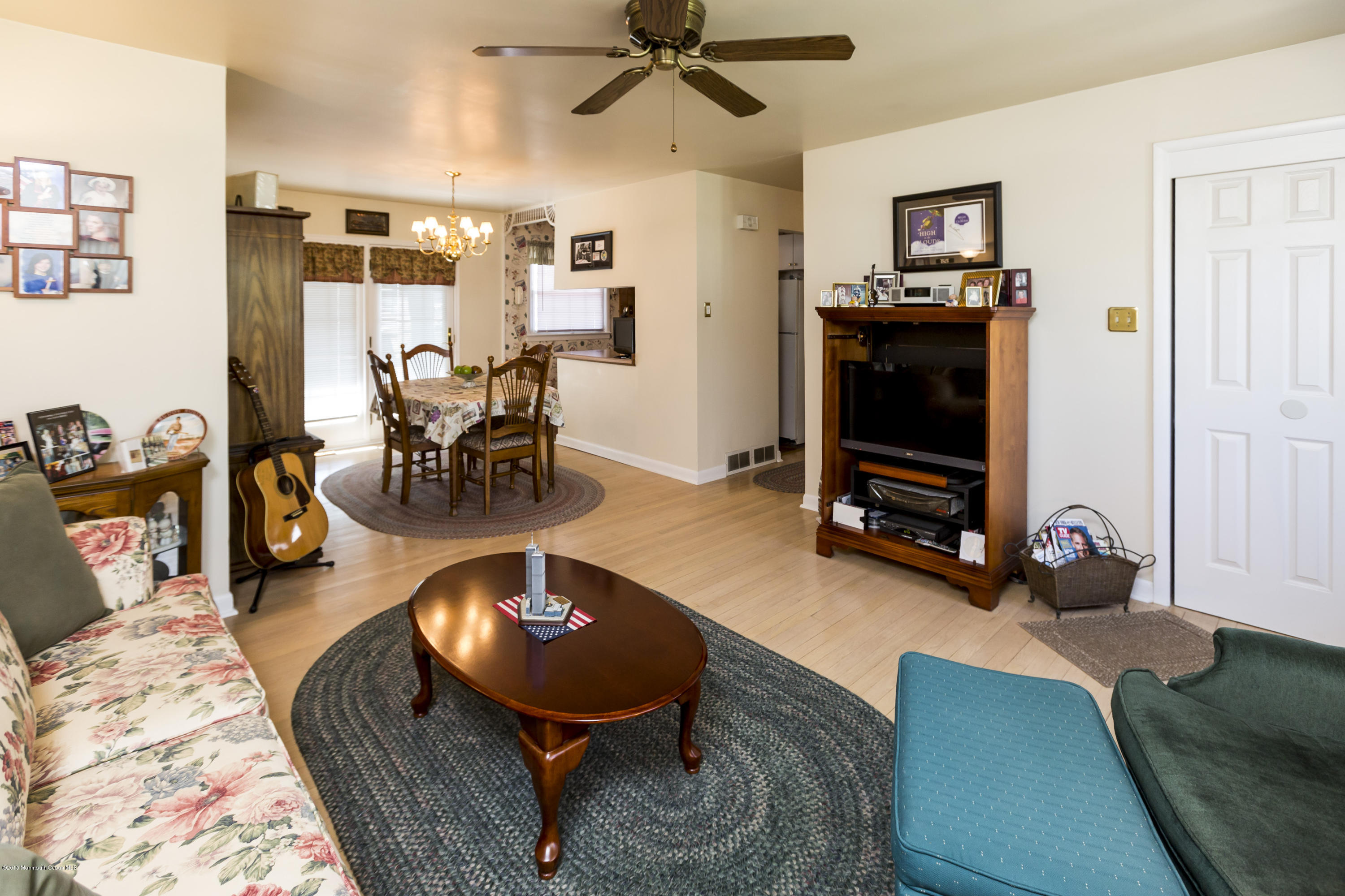39 Monroe Street Keyport, NJ 07735 - Photo 6 of 27 Living Room