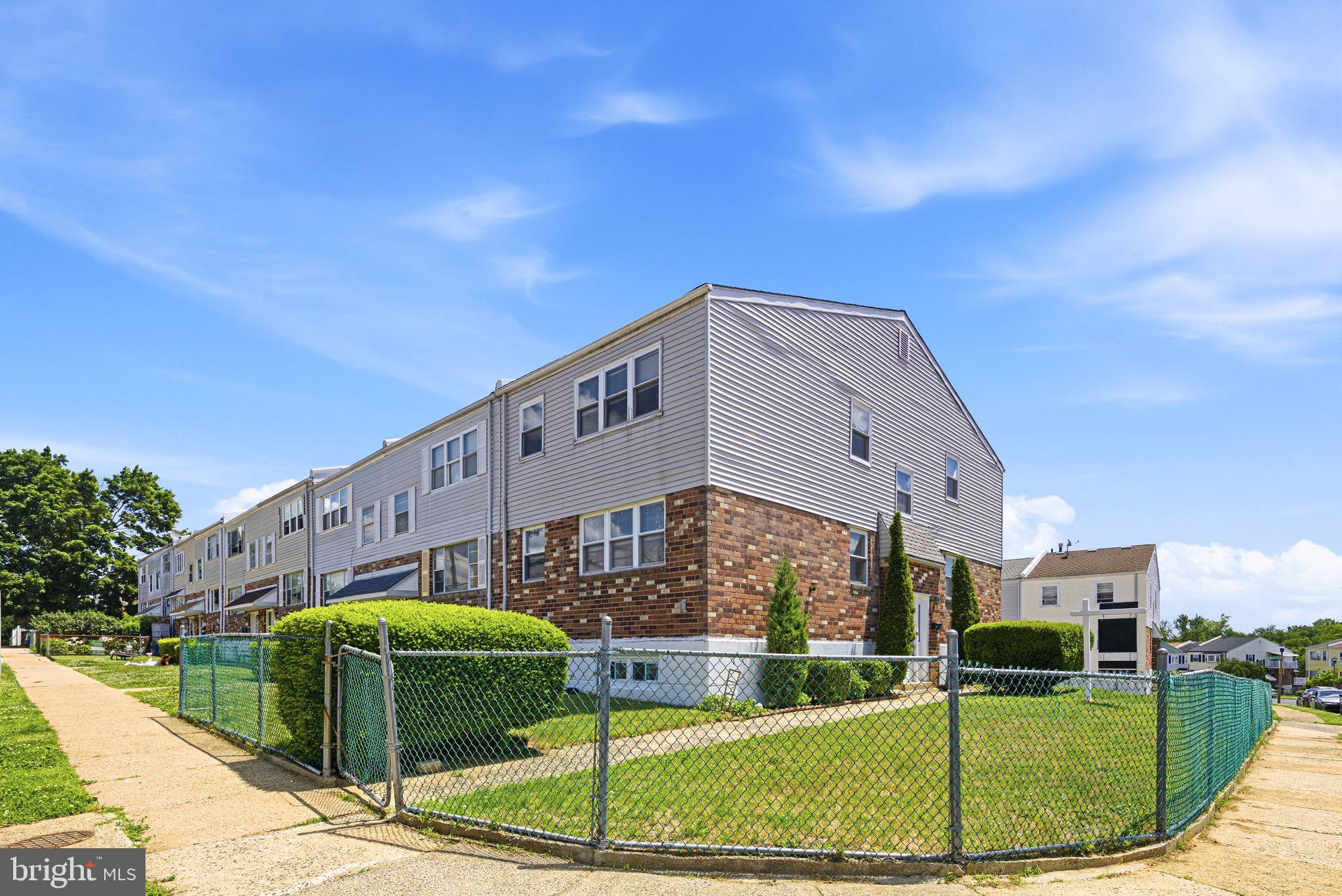10751 East Keswick Road Philadelphia, PA 19154 - Photo 3 of 30 Exterior Side (End Unit Duplex)