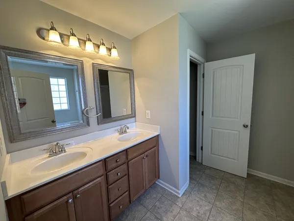 $2,195 | 214 Saxony Way, Gallatin, TN 37066
