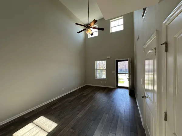 $2,195 | 214 Saxony Way, Gallatin, TN 37066