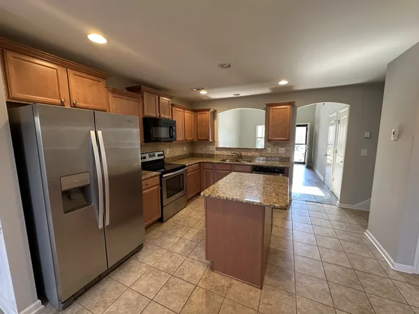 $2,195 | 214 Saxony Way, Gallatin, TN 37066