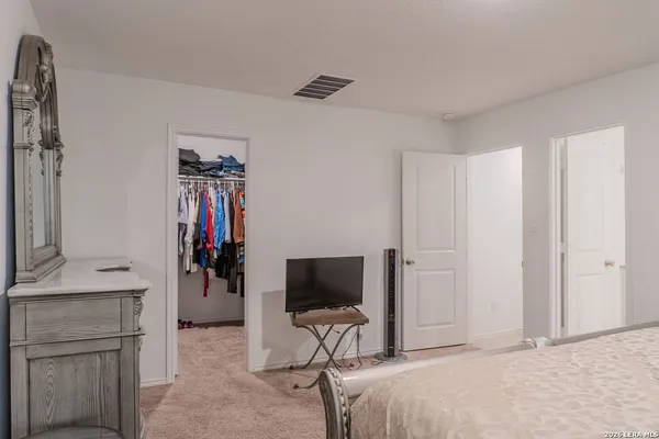 $2,000 | 129 Avena Grove, Floresville, TX 78114