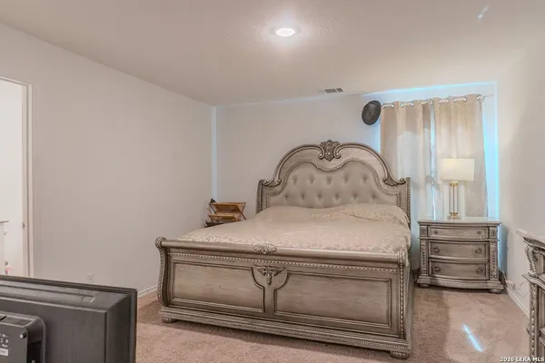 $2,000 | 129 Avena Grove, Floresville, TX 78114