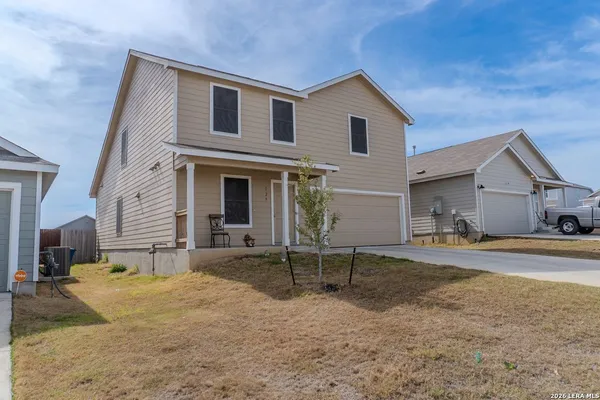 $2,000 | 129 Avena Grove, Floresville, TX 78114