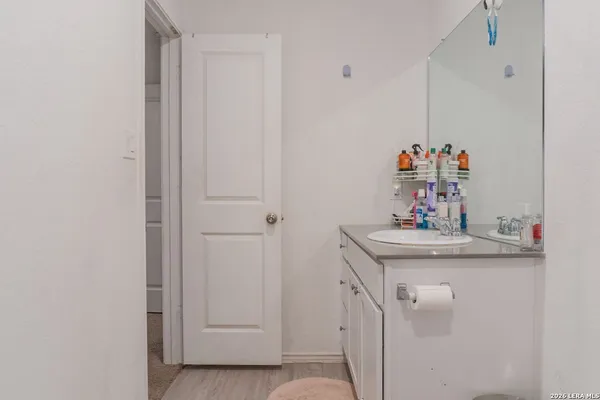 $2,000 | 129 Avena Grove, Floresville, TX 78114