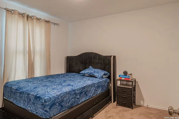 $2,000 | 129 Avena Grove, Floresville, TX 78114