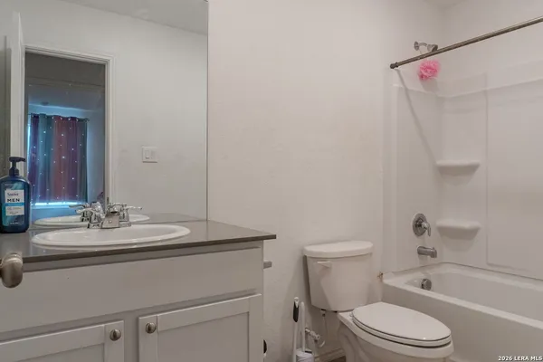 $2,000 | 129 Avena Grove, Floresville, TX 78114