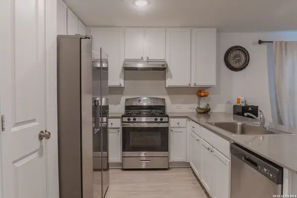 $2,000 | 129 Avena Grove, Floresville, TX 78114