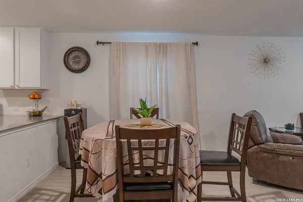 $2,000 | 129 Avena Grove, Floresville, TX 78114