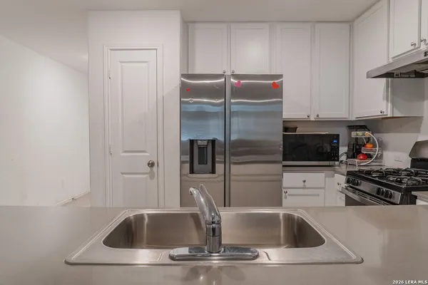 $2,000 | 129 Avena Grove, Floresville, TX 78114