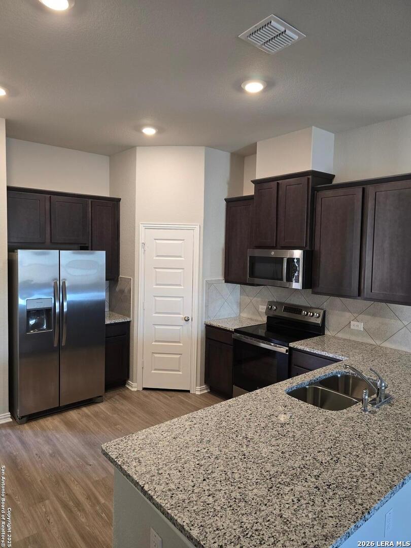 5423 Devils Gate Converse, TX 78109 - Photo 8 of 15