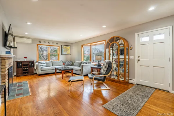$499,999 | 29 Rombout Ridge Road, Poughkeepsie, NY 12603