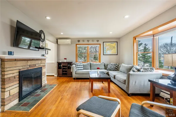 $499,999 | 29 Rombout Ridge Road, Poughkeepsie, NY 12603