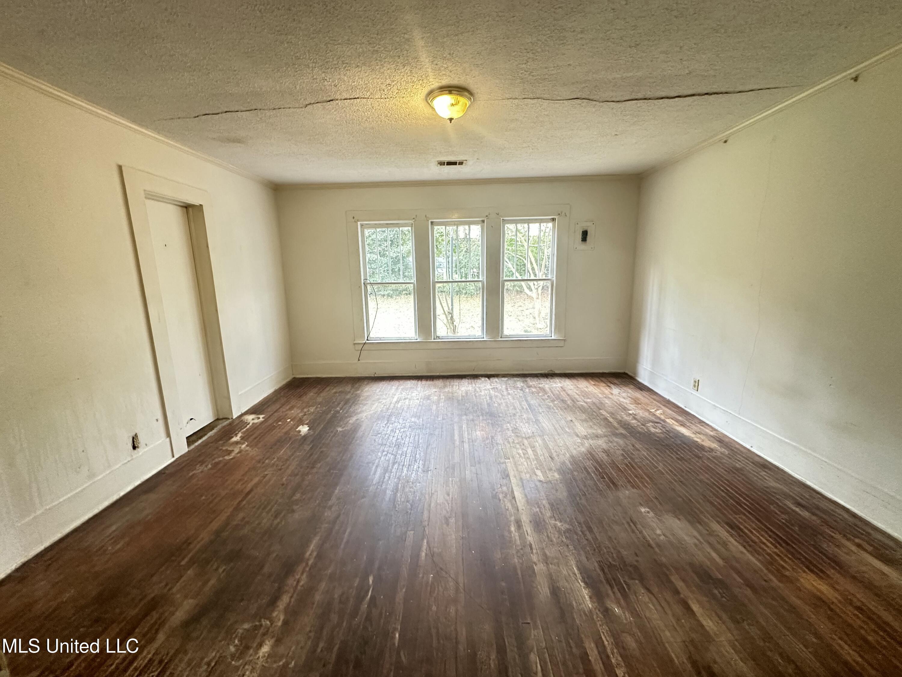429 1st Avenue Northeast Magee, MS 39111 - Photo 4 of 19 tempImage0o7eMb
