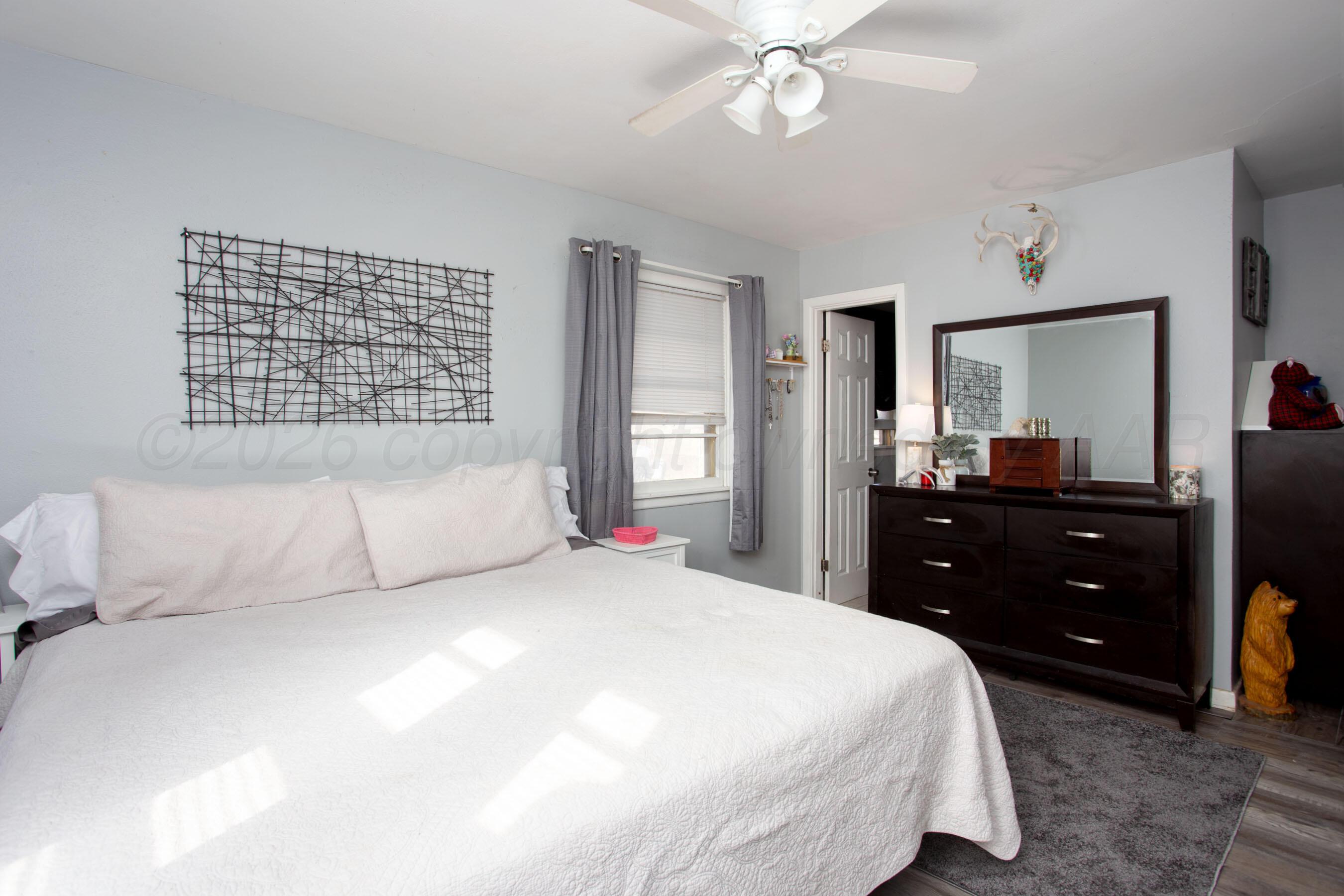 3312 Paramount Boulevard Amarillo, TX 79109 - Photo 14 of 30 Primary Bedroom