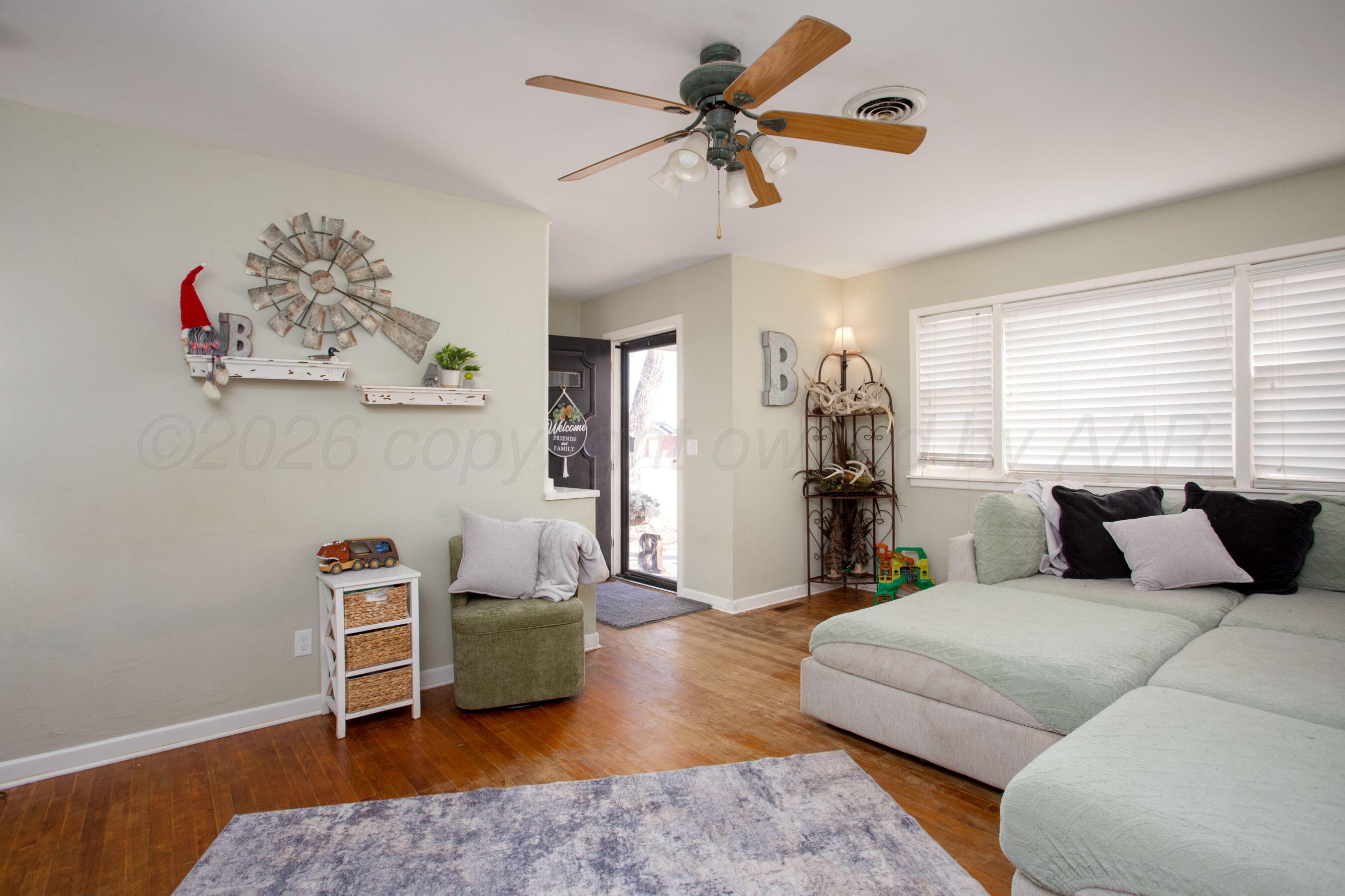 3312 Paramount Boulevard Amarillo, TX 79109 - Photo 4 of 30 Living Room