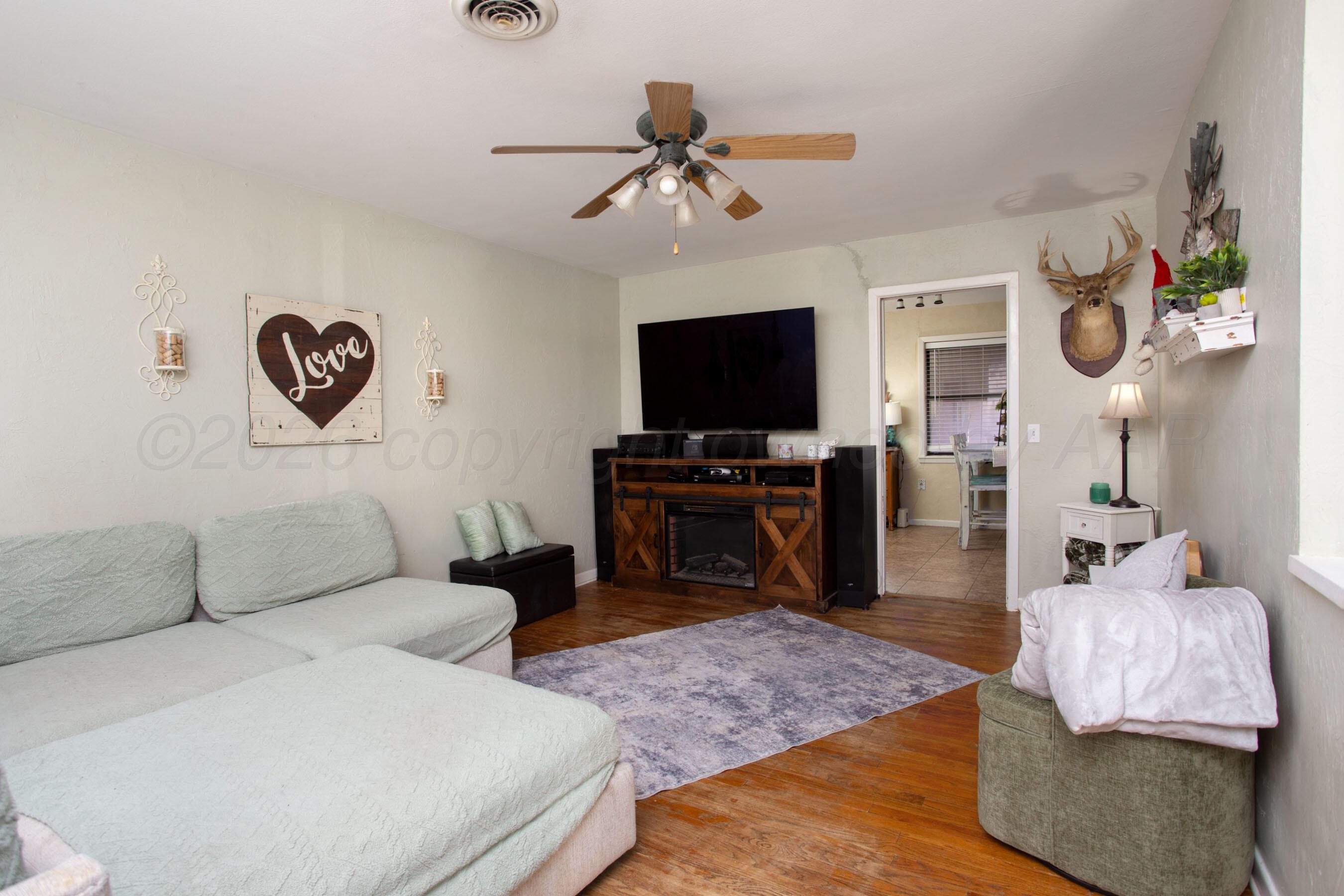 3312 Paramount Boulevard Amarillo, TX 79109 - Photo 6 of 30 Living Room