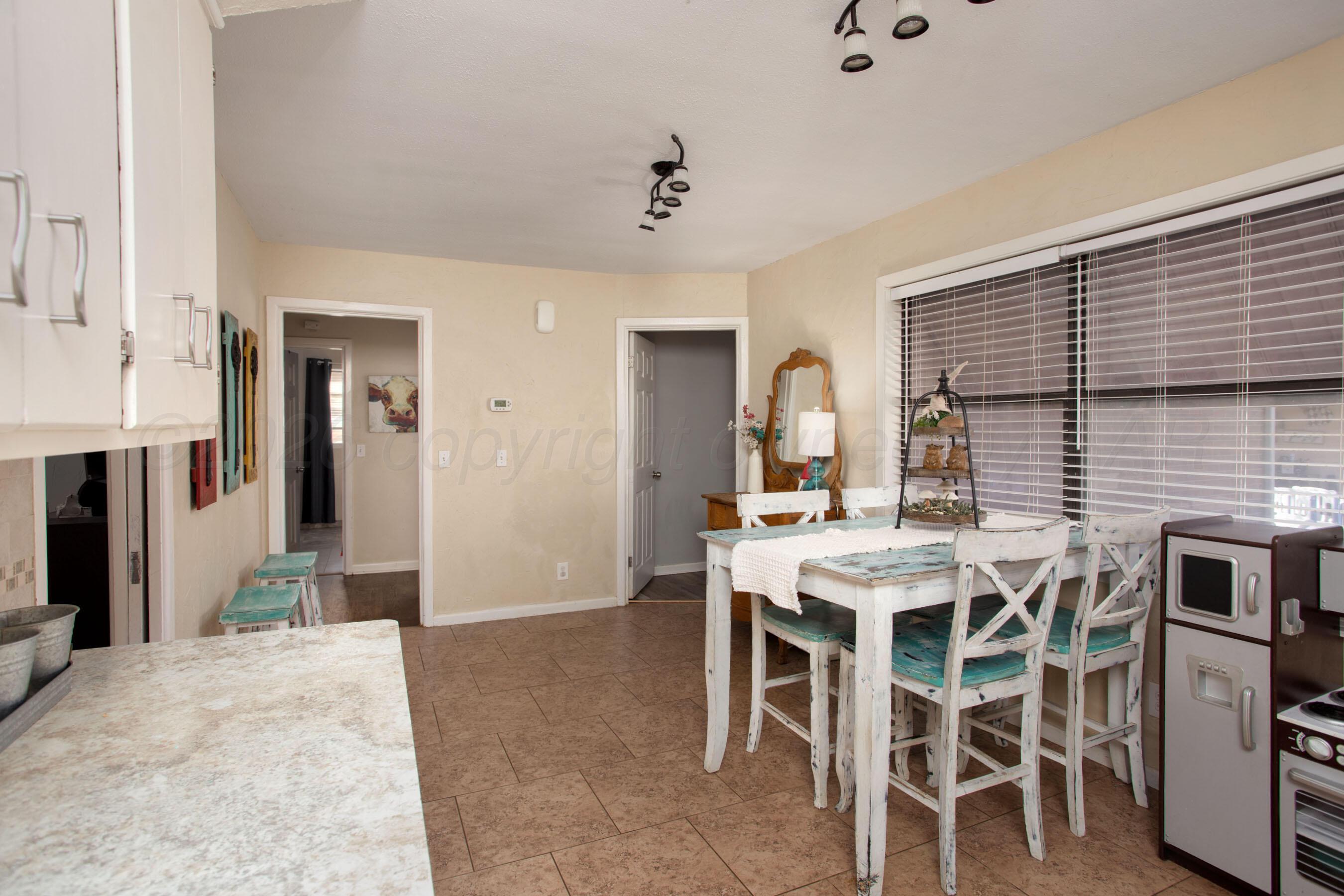 3312 Paramount Boulevard Amarillo, TX 79109 - Photo 9 of 30 Kitchen/Dining Area
