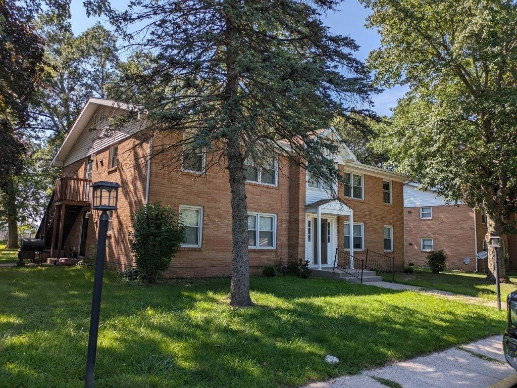 812 West Daumer Road, Unit C1 Kouts, IN 46347 - Photo 10 of 19 a backyard of a house with lots of green space