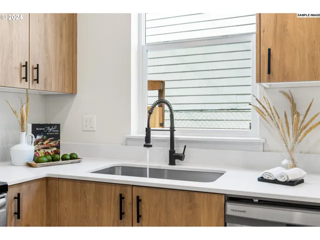 $299,900 | 6673 North Fessenden Street, Unit 3, Portland, OR 97203