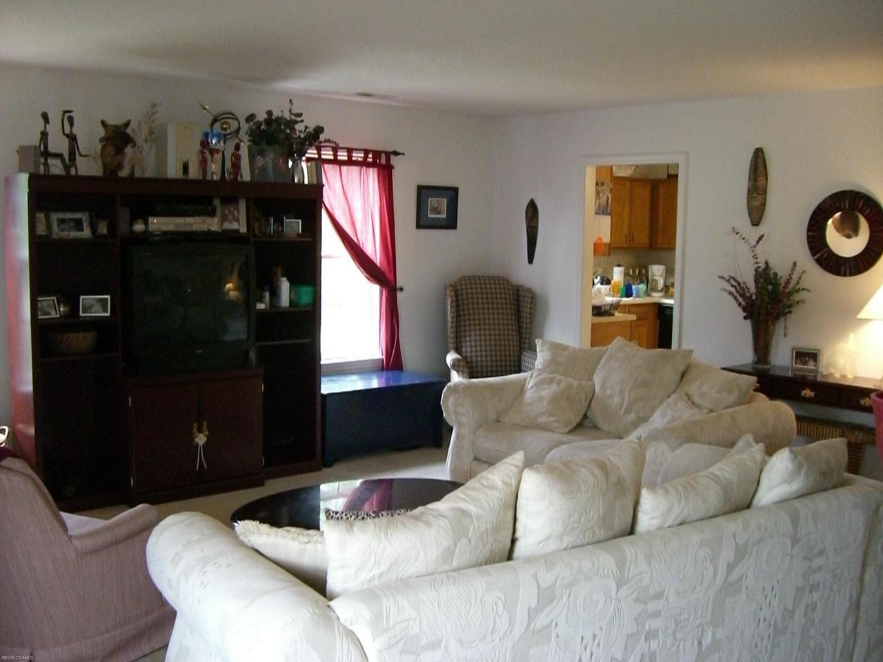 532 Riggs Road Hubert, NC 28539 - Photo 3 of 5 Livingroom