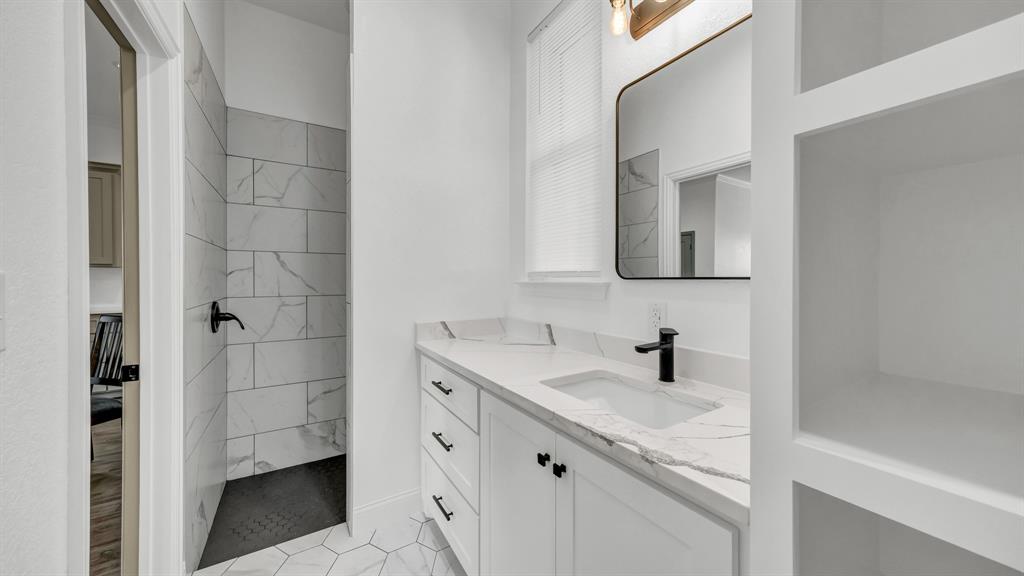 115 Post Oak Way Weatherford, TX 76087 - Photo 30 of 39 Full bath with vanity