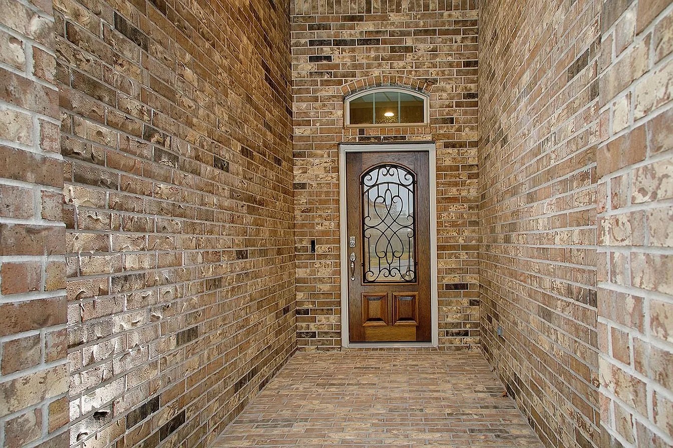 14215 Irvine Rnch Trail Conroe, TX 77384 - Photo 4 of 18