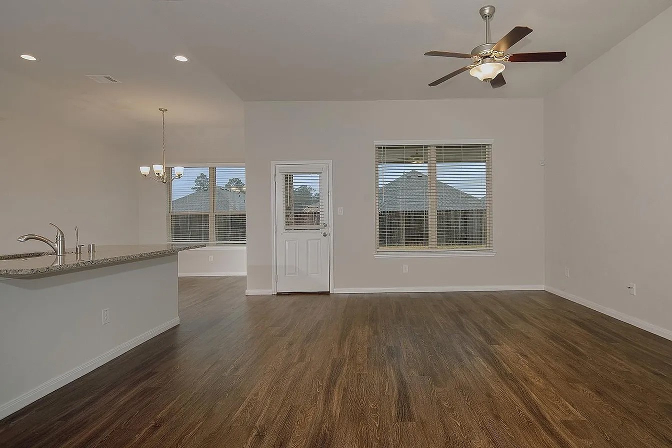 14215 Irvine Rnch Trail Conroe, TX 77384 - Photo 6 of 18