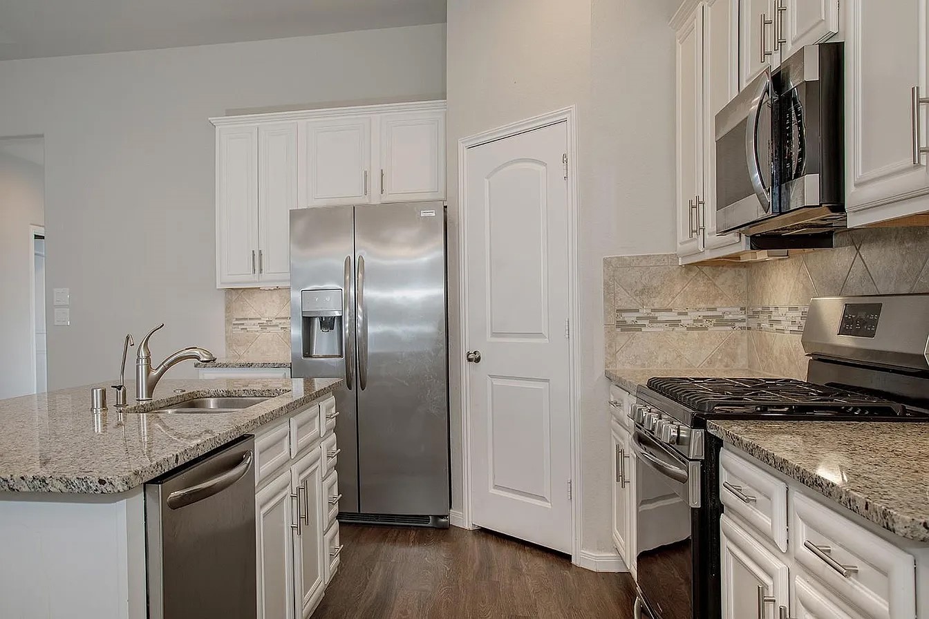 14215 Irvine Rnch Trail Conroe, TX 77384 - Photo 8 of 18