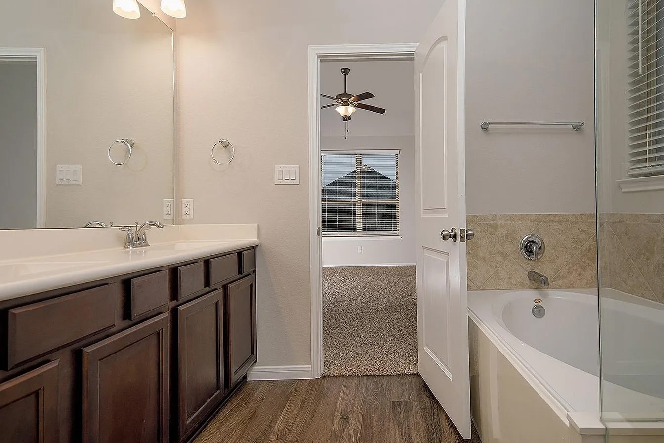 14215 Irvine Rnch Trail Conroe, TX 77384 - Photo 10 of 18
