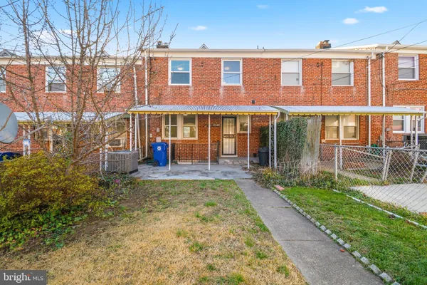 a view of house with a yard