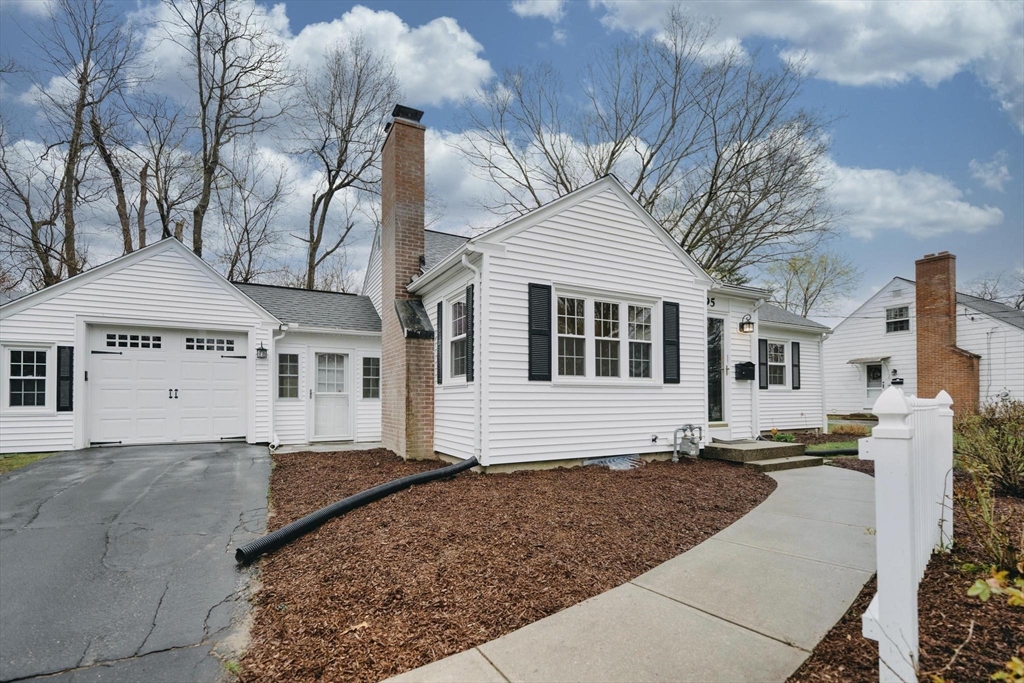 95 Fenimore Boulevard Springfield, MA 01108 - Photo 2 of 23 Gallery Image 2